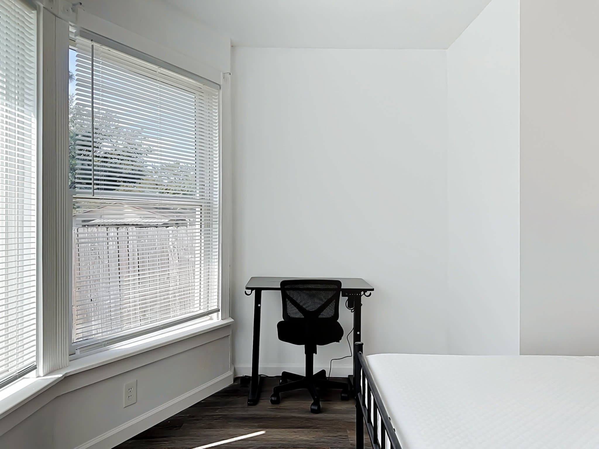 palmetto Single Room: 1605 10th avenue west