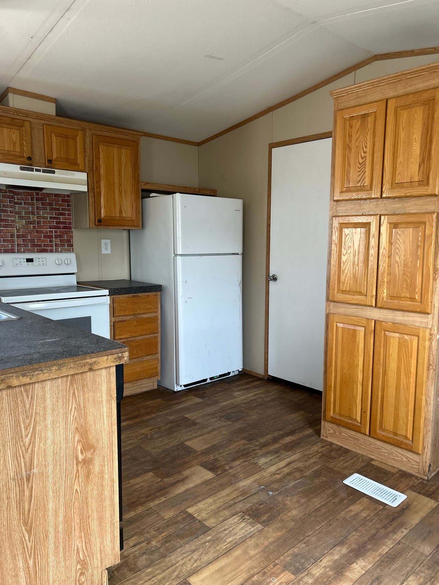 Beeville Single Room: 806 S Tyler St