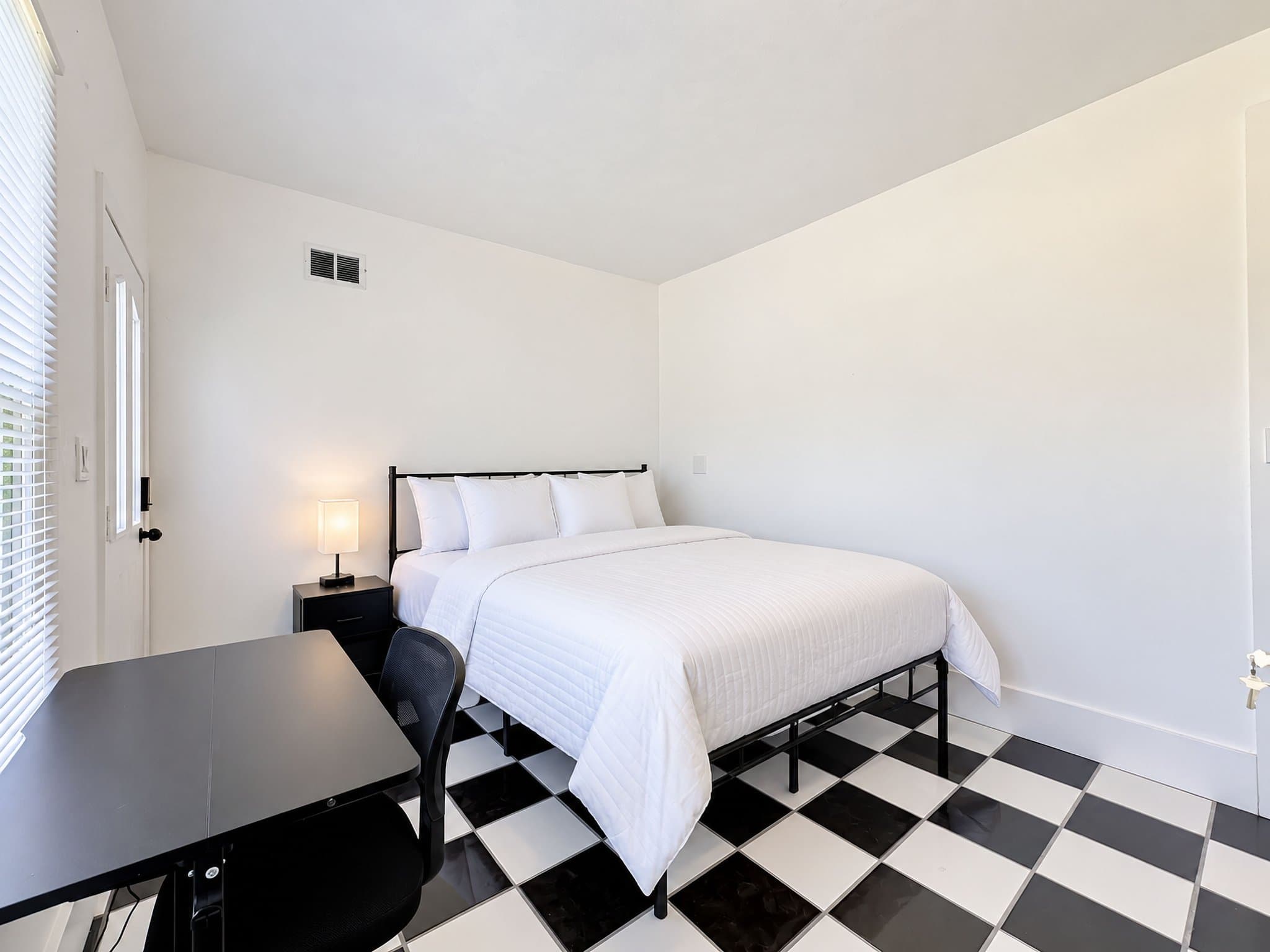 palmetto Single Room: 1605 10th avenue west