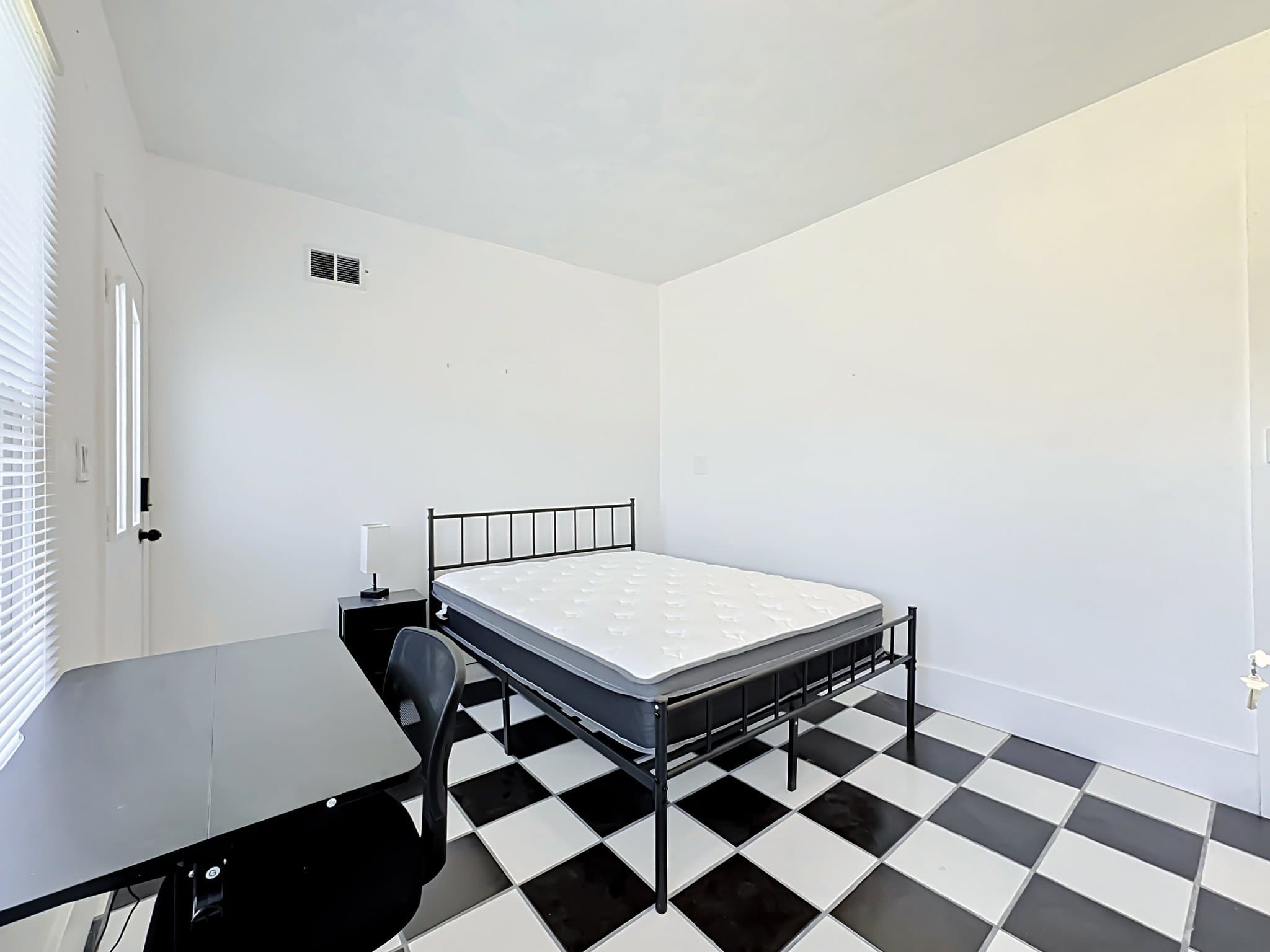 palmetto Single Room: 1605 10th avenue west
