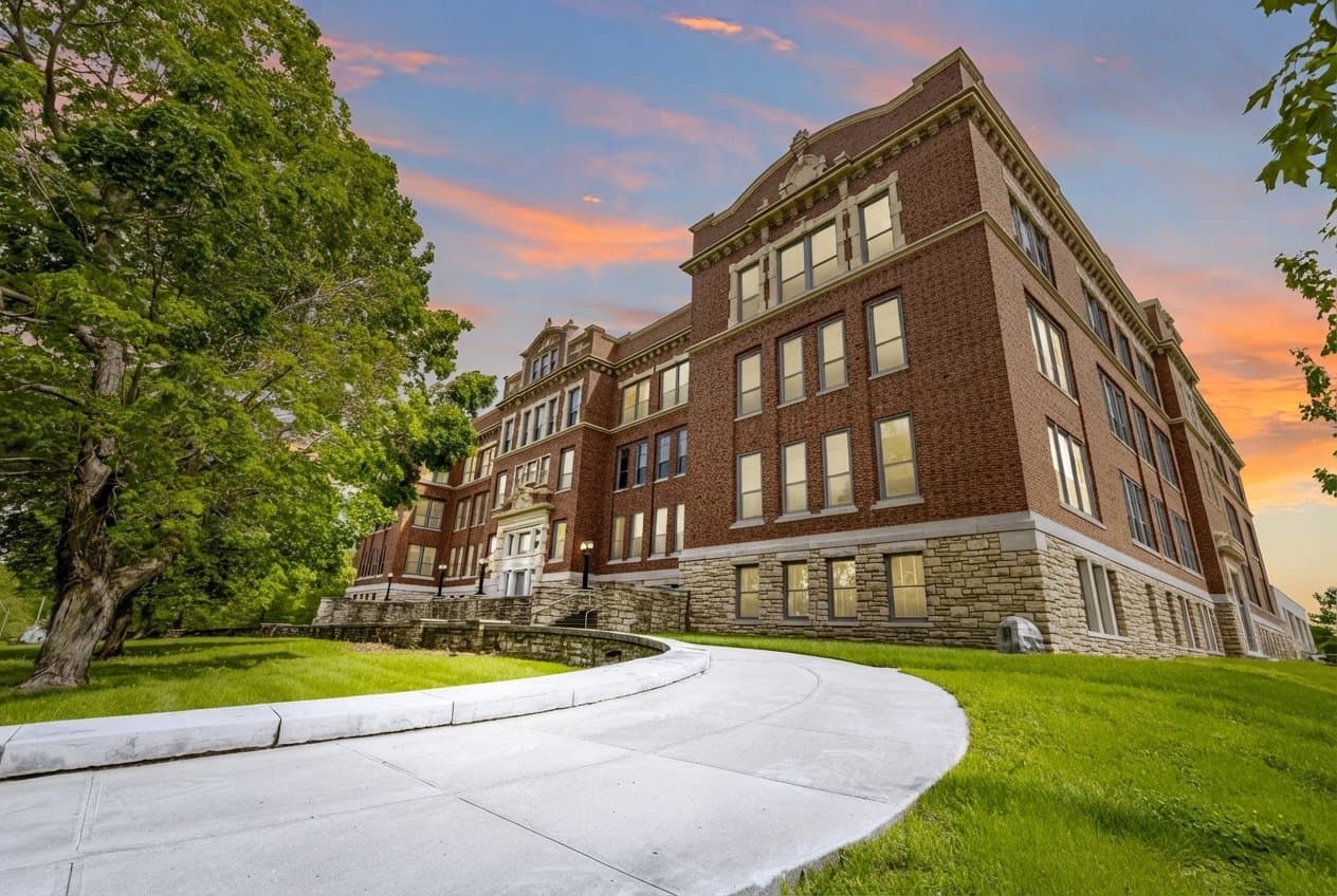 Kansas City Apartment: 315 E 39th St