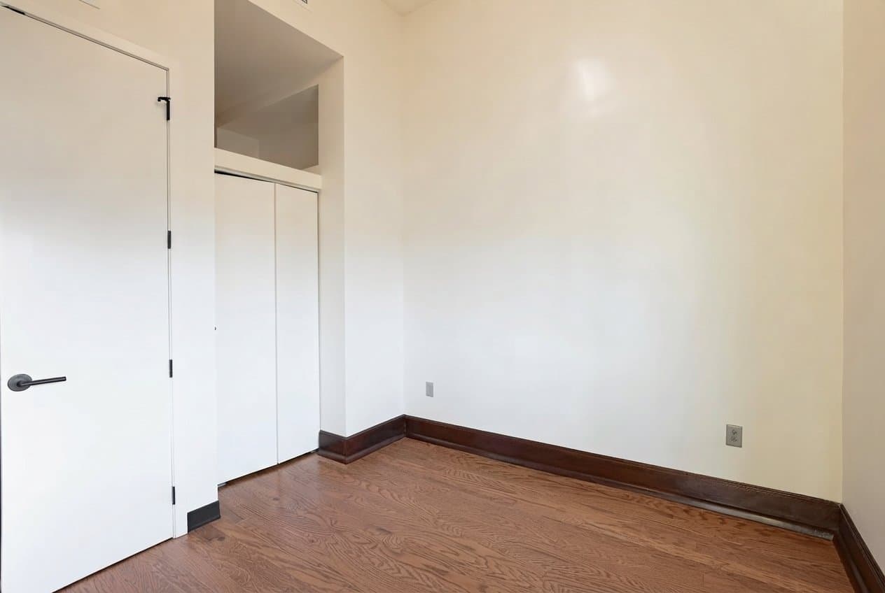 Kansas City Apartment: 315 E 39th St
