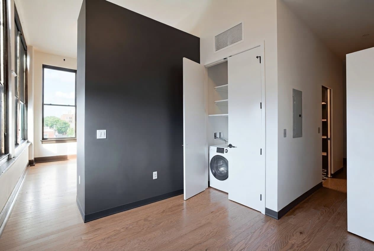 Kansas City Apartment: 315 E 39th St