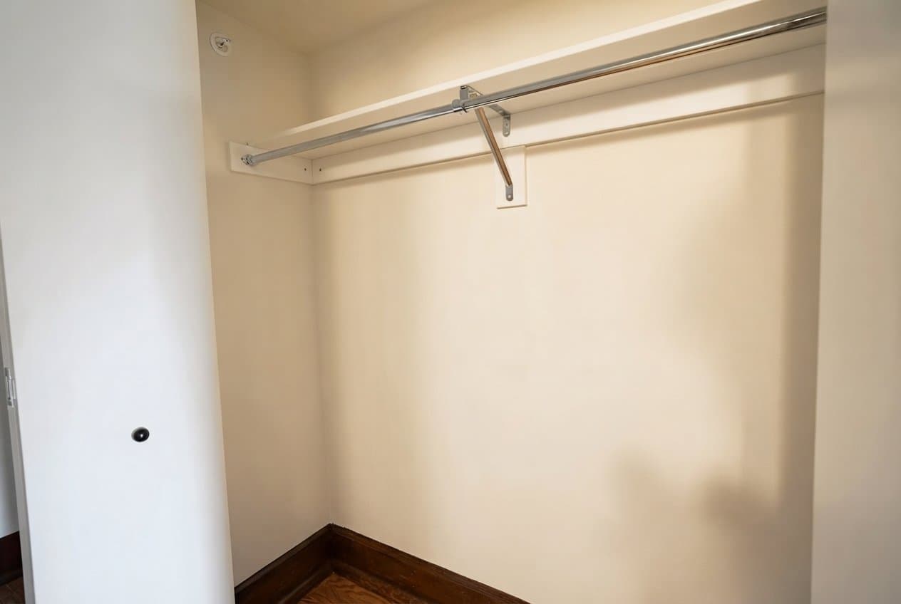 Kansas City Apartment: 315 E 39th St
