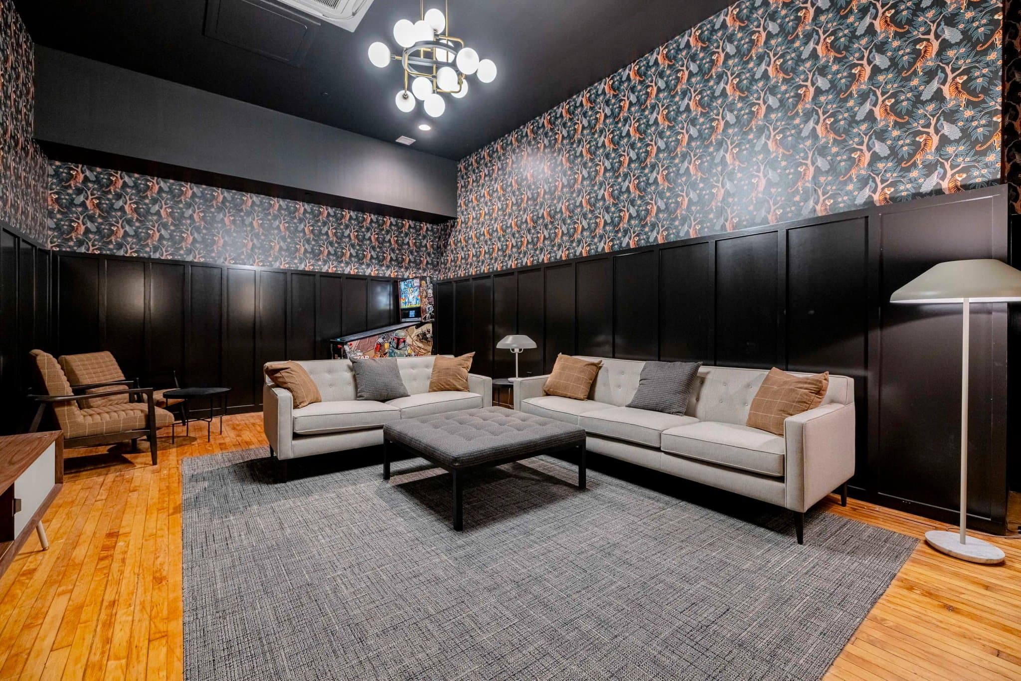 Kansas City Apartment: 315 E 39th St