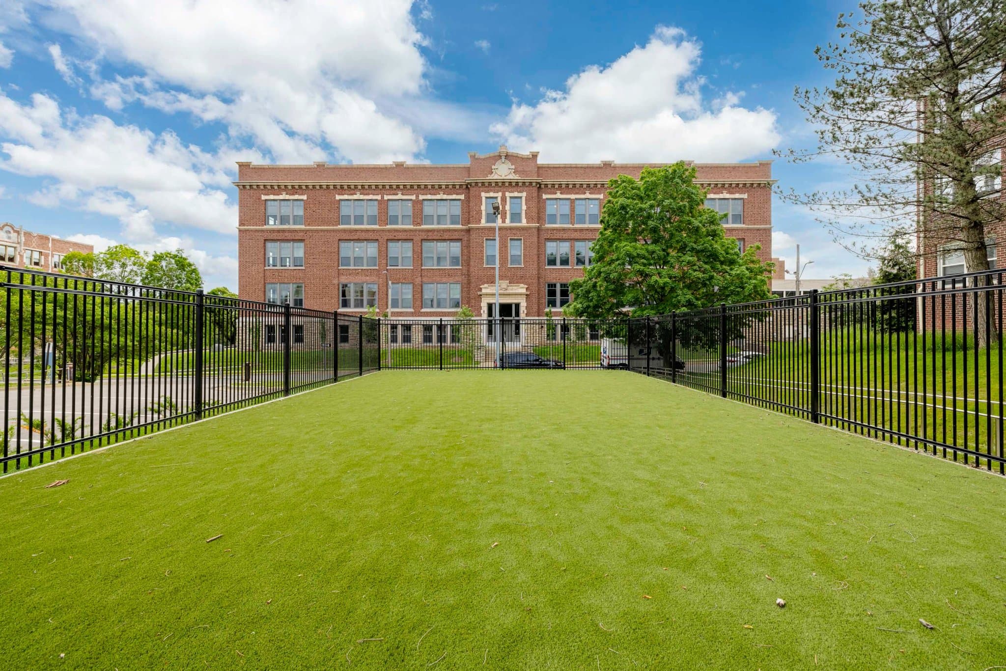 Kansas City Apartment: 315 E 39th St