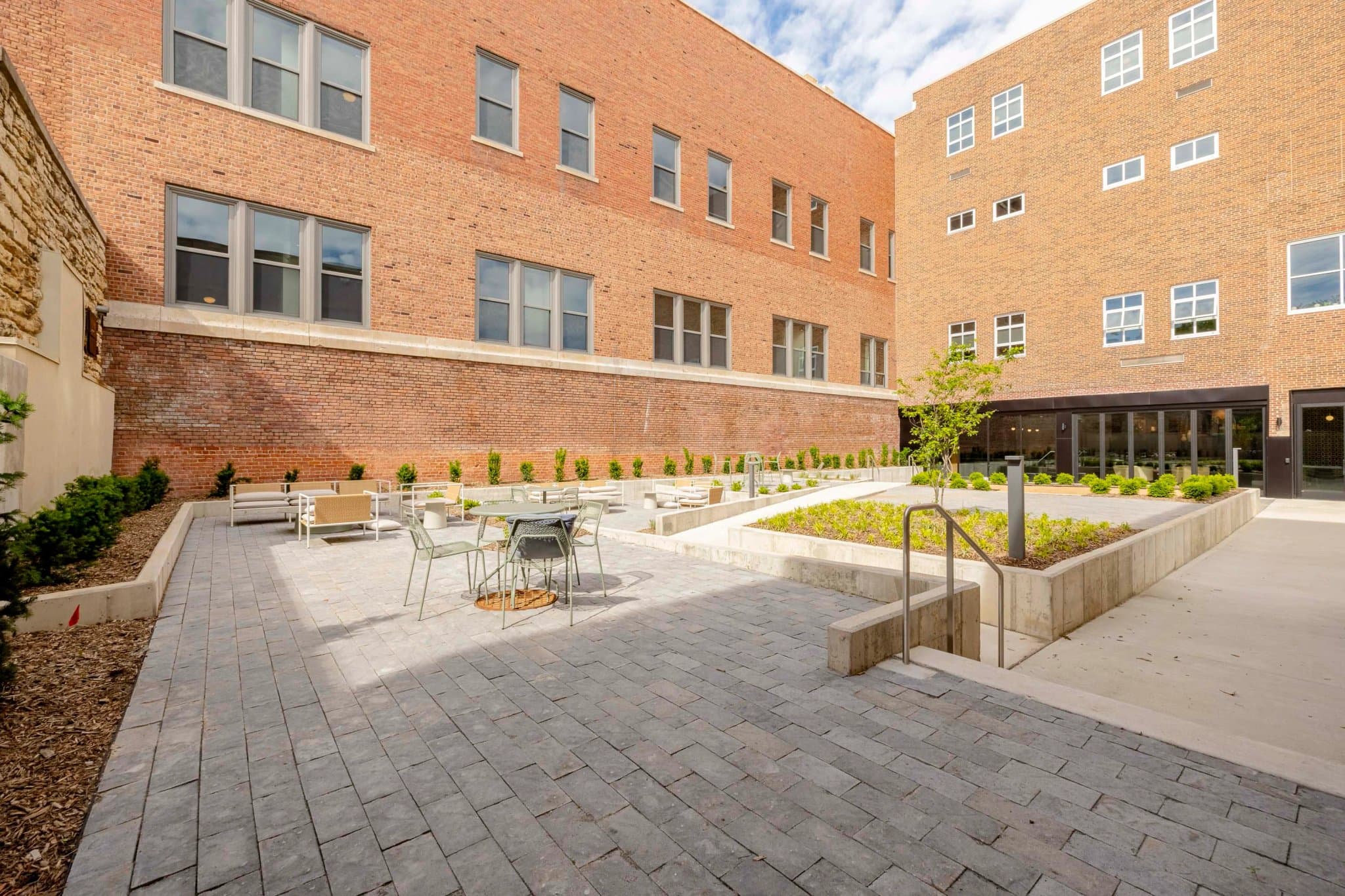 Kansas City Apartment: 315 E 39th St