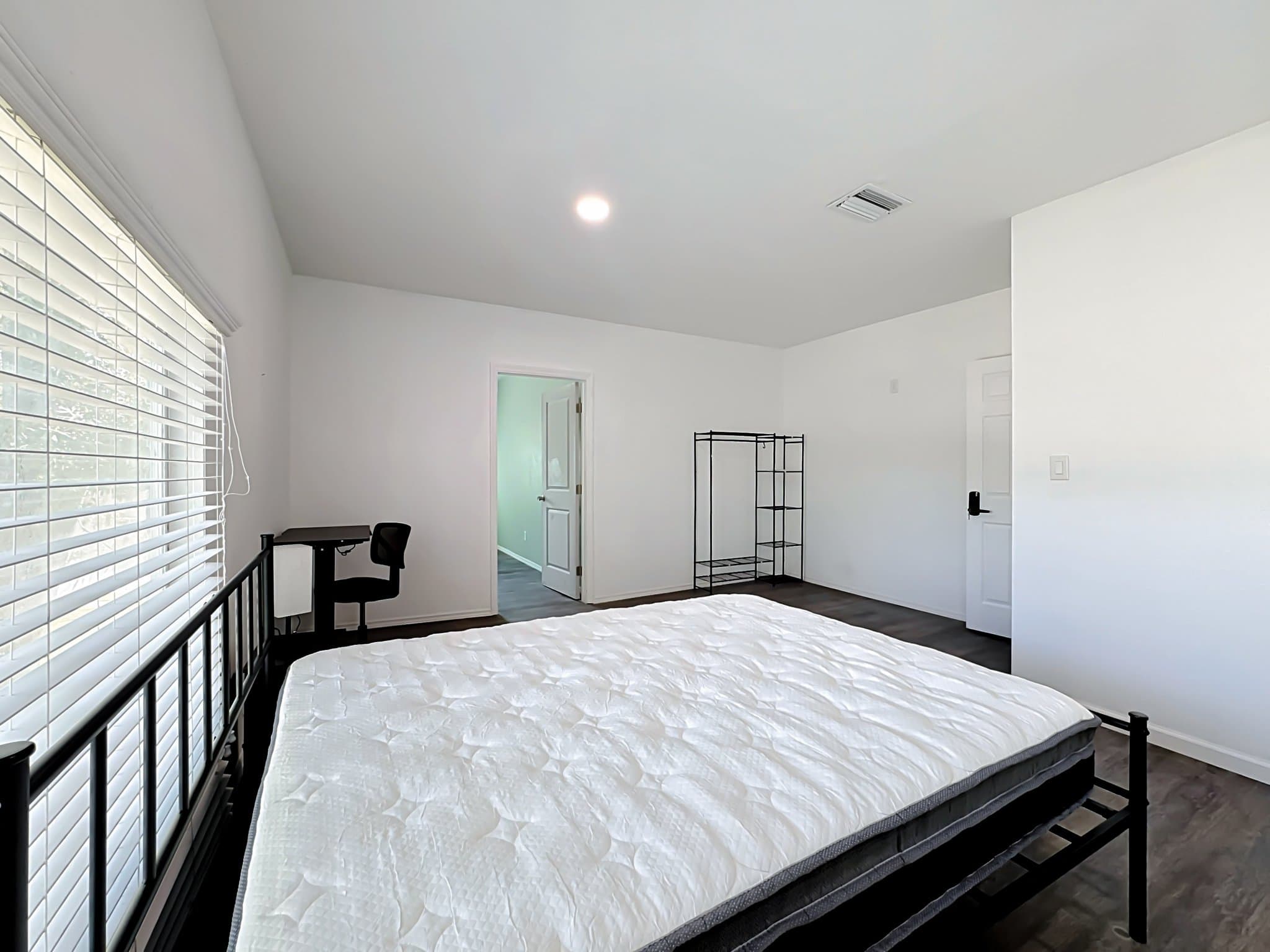 palmetto Single Room: 1605 10th avenue west