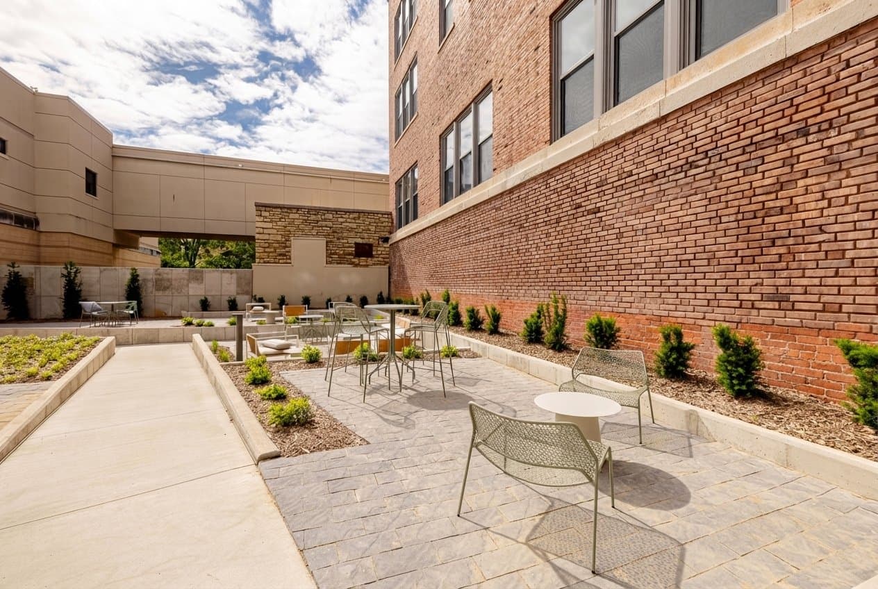 Kansas City Apartment: 315 E 39th St