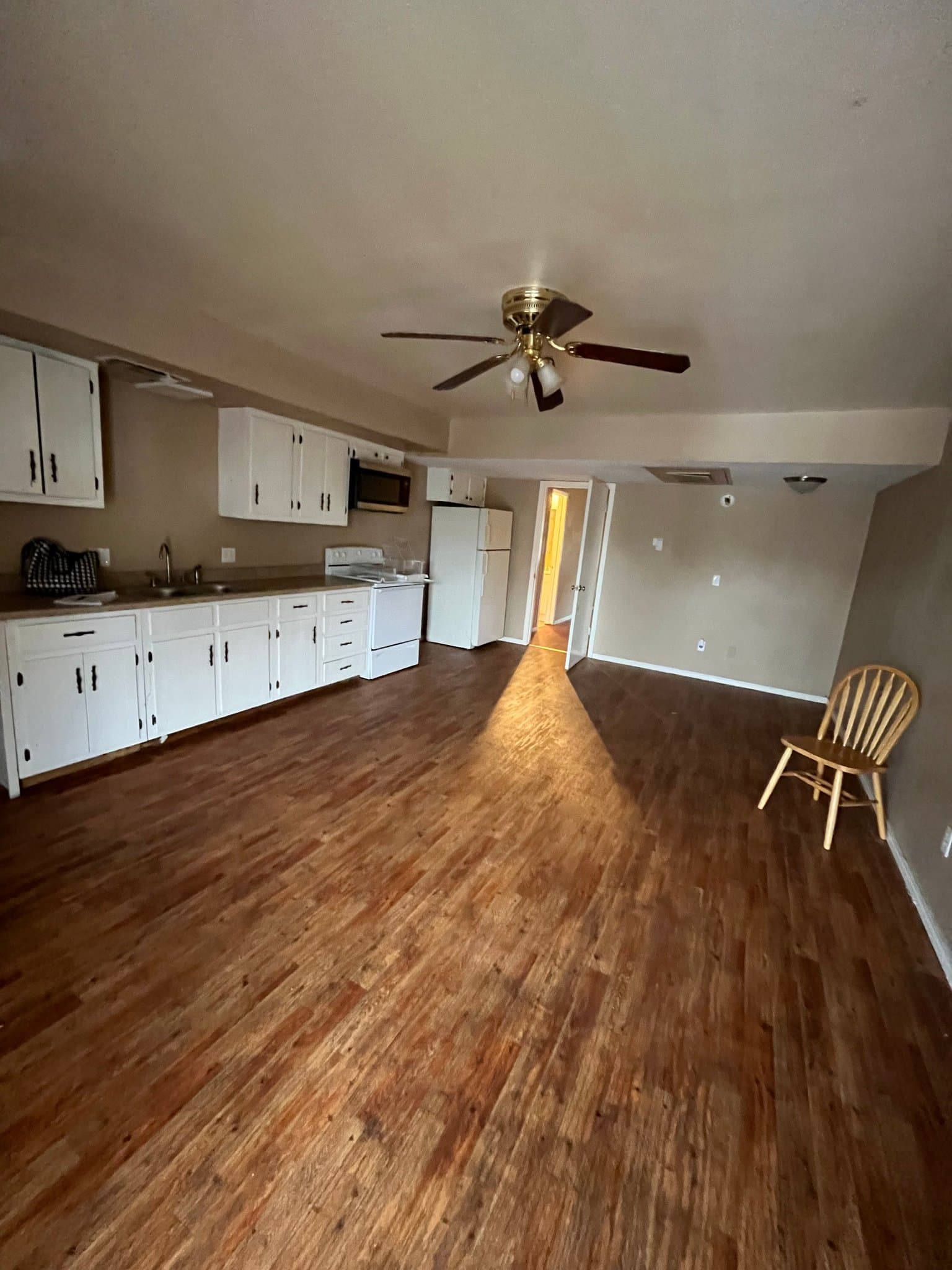 Paris Apartment: 750 bonham st
