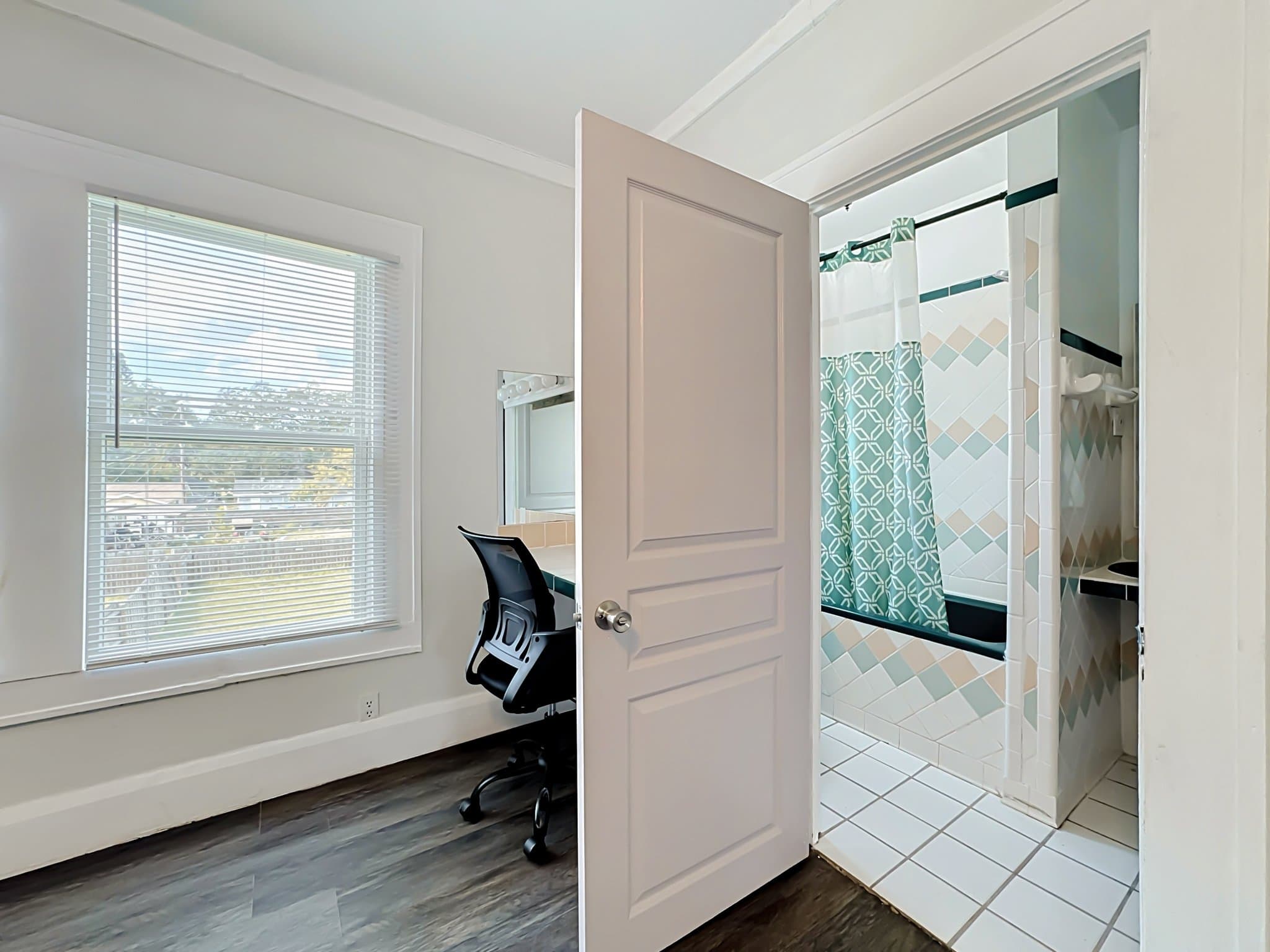 palmetto Single Room: 1605 10th avenue west