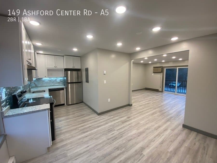 Ashford Apartment: 149 Ashford Center Rd