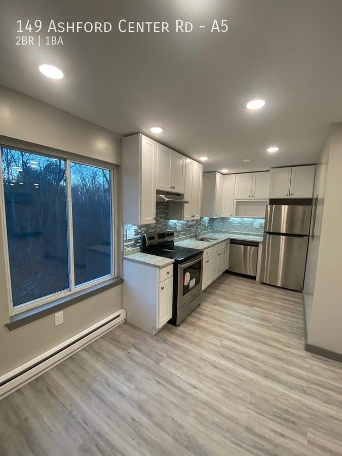 Ashford Apartment: 149 Ashford Center Rd