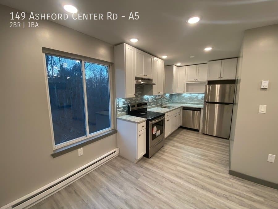 Ashford Apartment: 149 Ashford Center Rd
