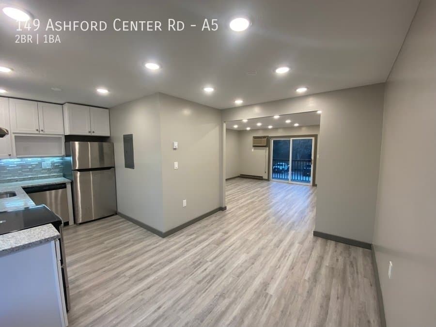 Ashford Apartment: 149 Ashford Center Rd