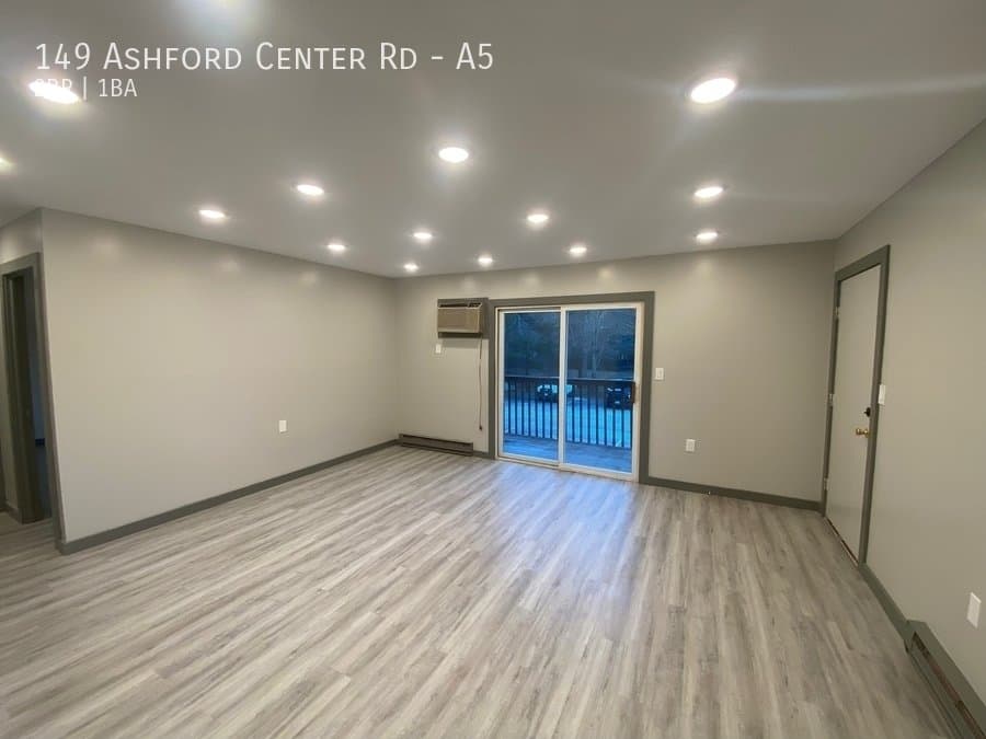 Ashford Apartment: 149 Ashford Center Rd