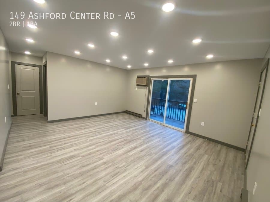 Ashford Apartment: 149 Ashford Center Rd