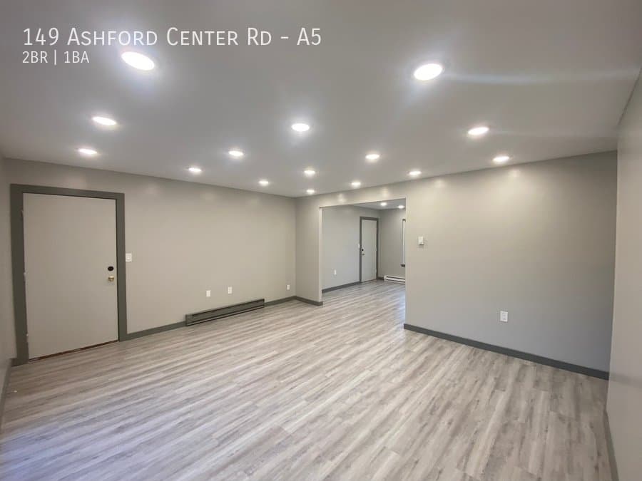 Ashford Apartment: 149 Ashford Center Rd