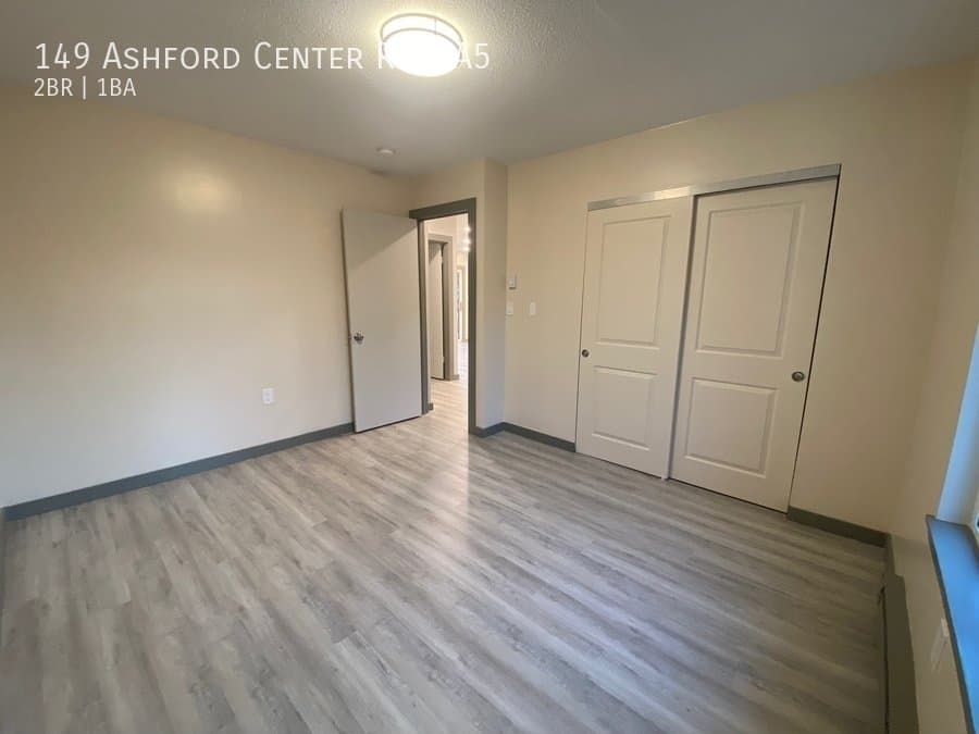 Ashford Apartment: 149 Ashford Center Rd