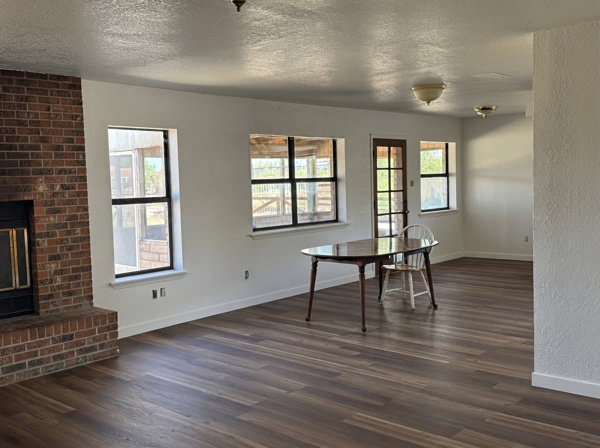 Belen House: 25 Kendrick Rd