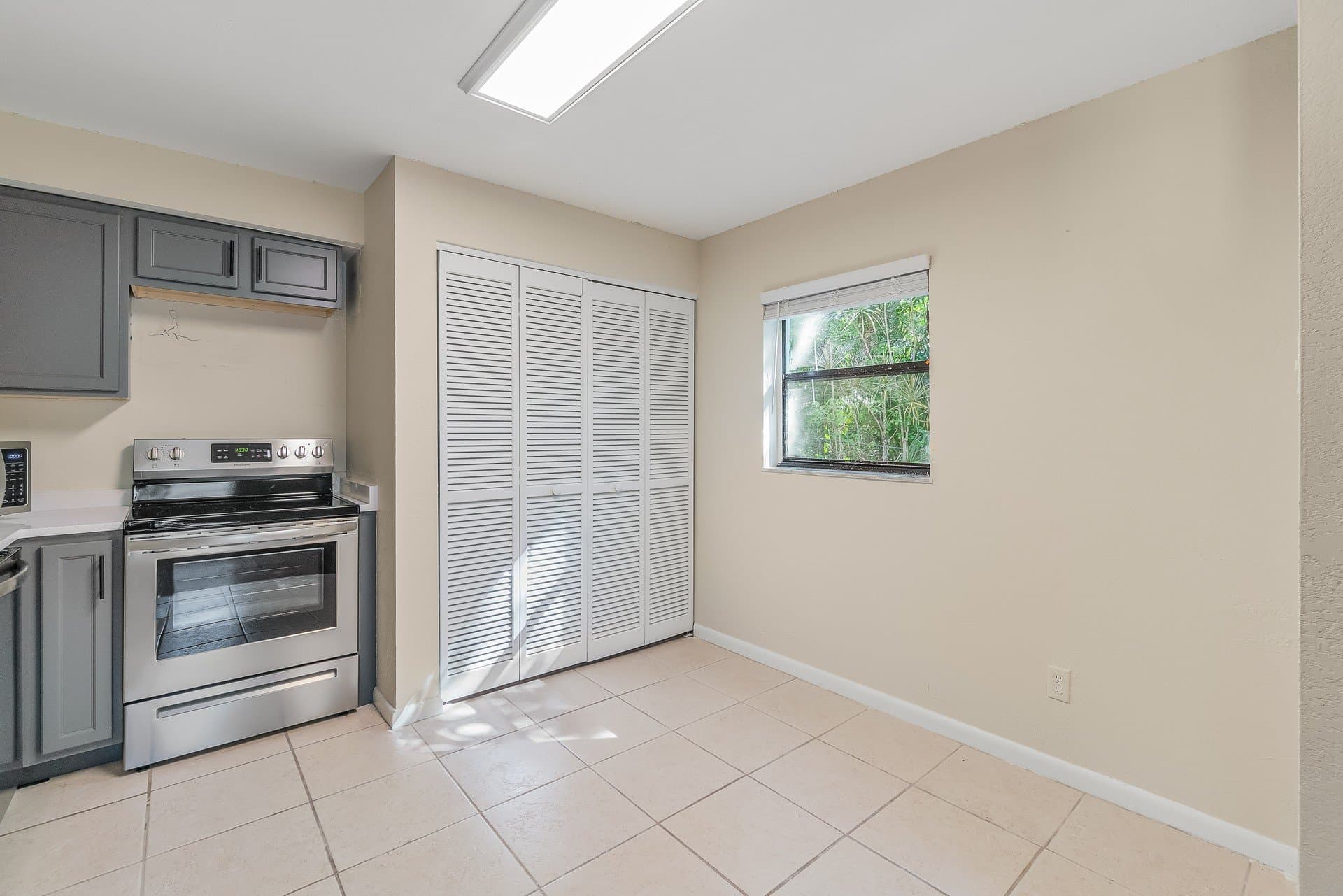 Vero Beach Multiplex: 855 16th Pl