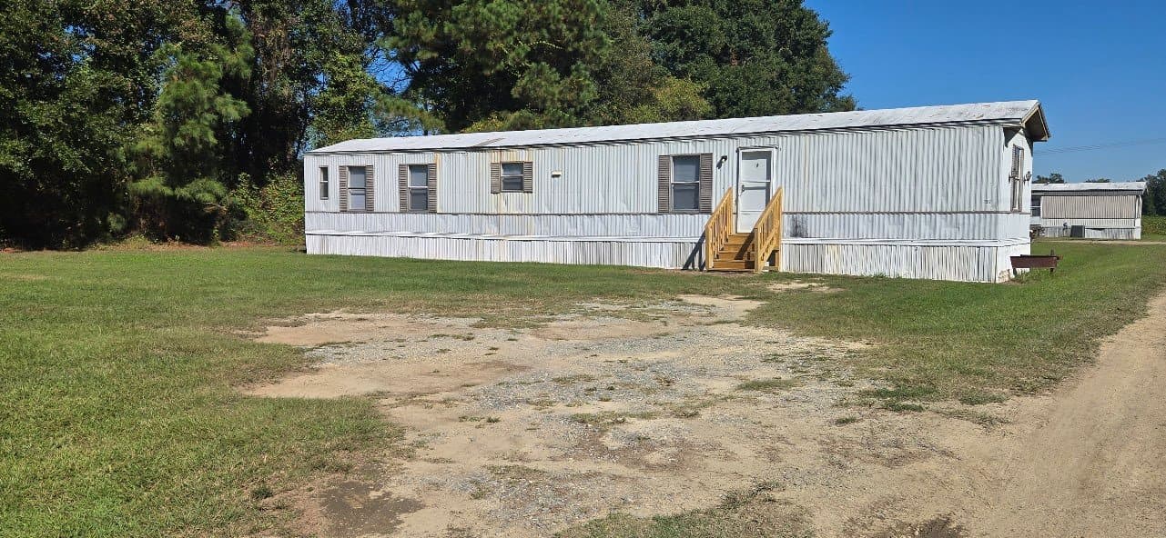 clinton House: 157 Windsong Lane