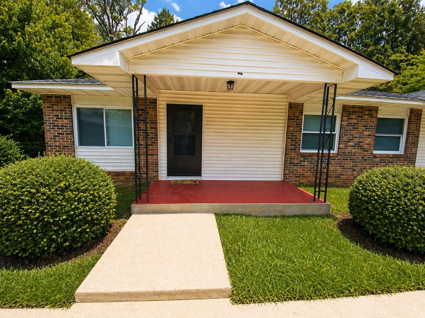Greenwood Apartment: 101 Stonehaven Dr