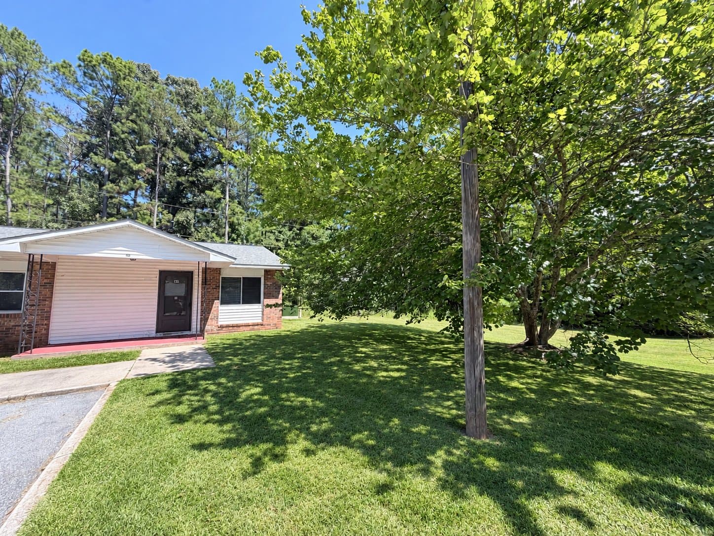 Greenwood Apartment: 101 Stonehaven Dr