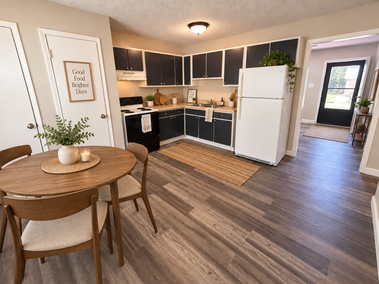 Greenwood Apartment: 101 Stonehaven Dr