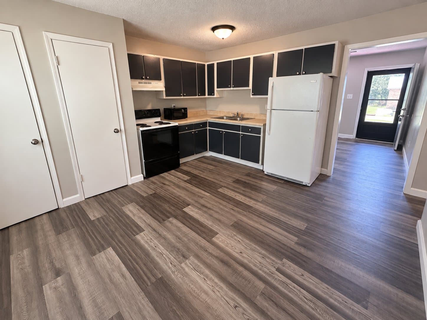 Greenwood Apartment: 101 Stonehaven Dr