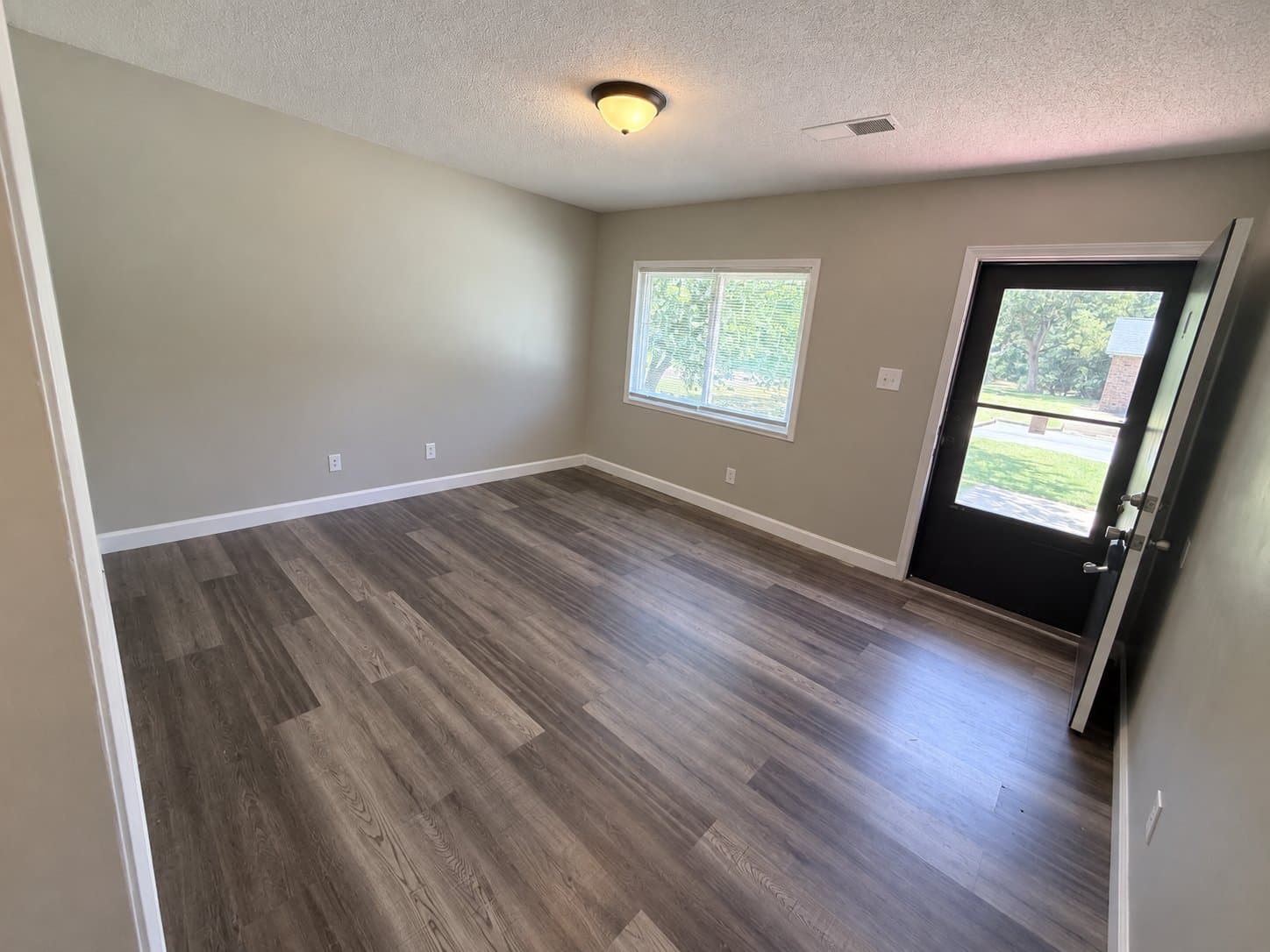 Greenwood Apartment: 101 Stonehaven Dr
