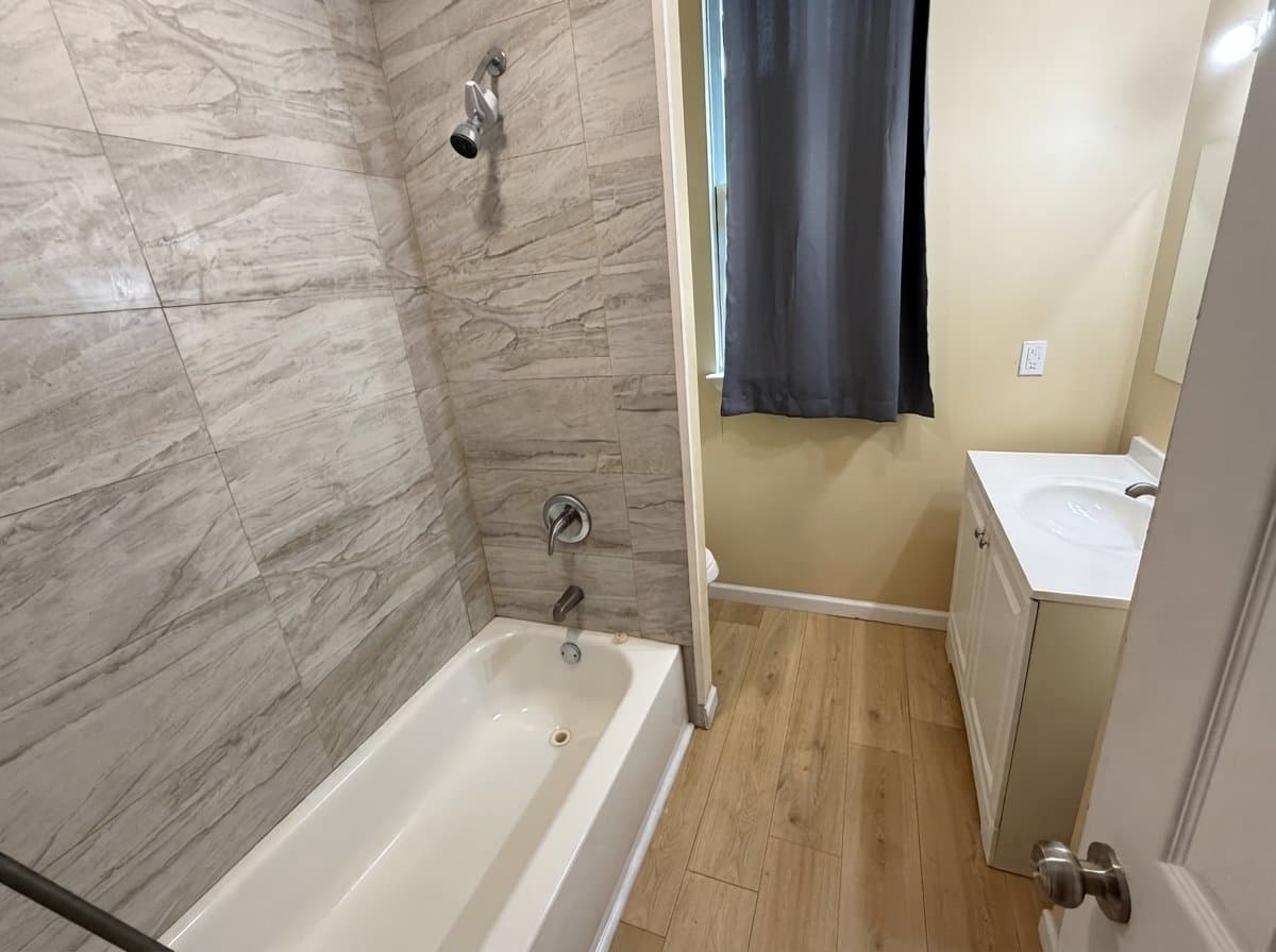 Richmond Hill House: 176 Oak Hill Rd