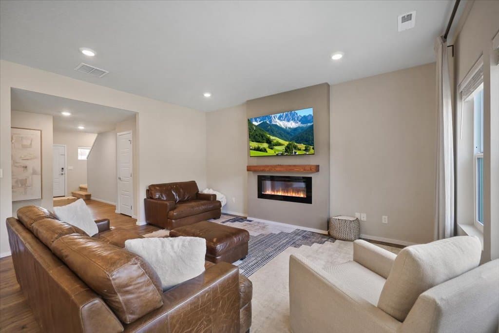 Spokane House: 4603 S Frosty Ln