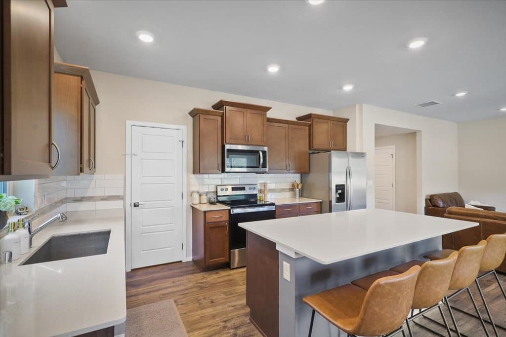 Spokane House: 4603 S Frosty Ln