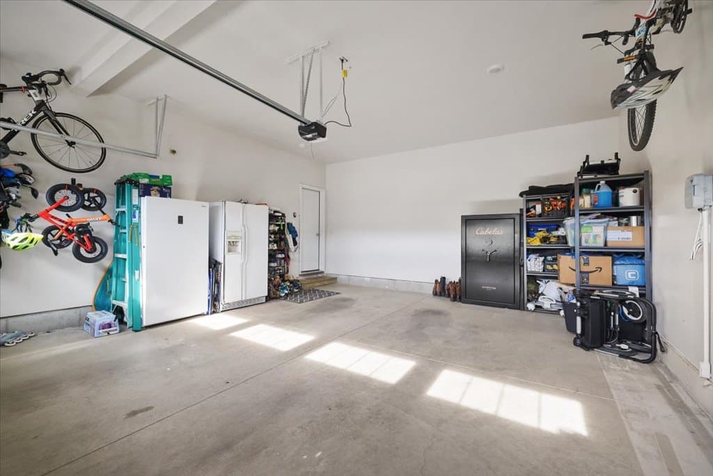 Spokane House: 4603 S Frosty Ln
