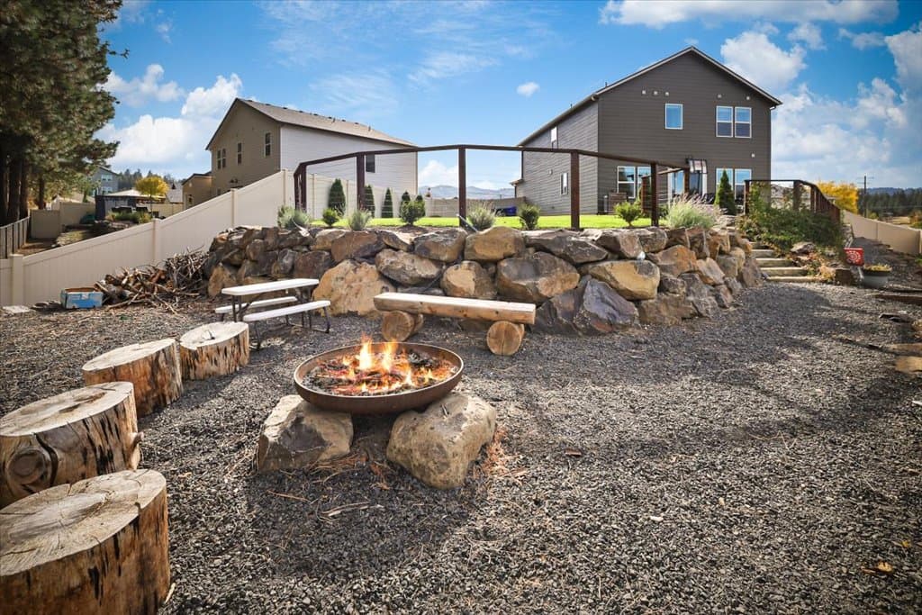 Spokane House: 4603 S Frosty Ln