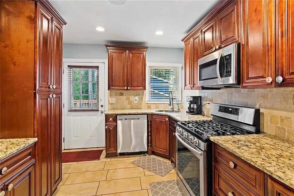 Atlanta House: 1962 Beecher Road Southwest