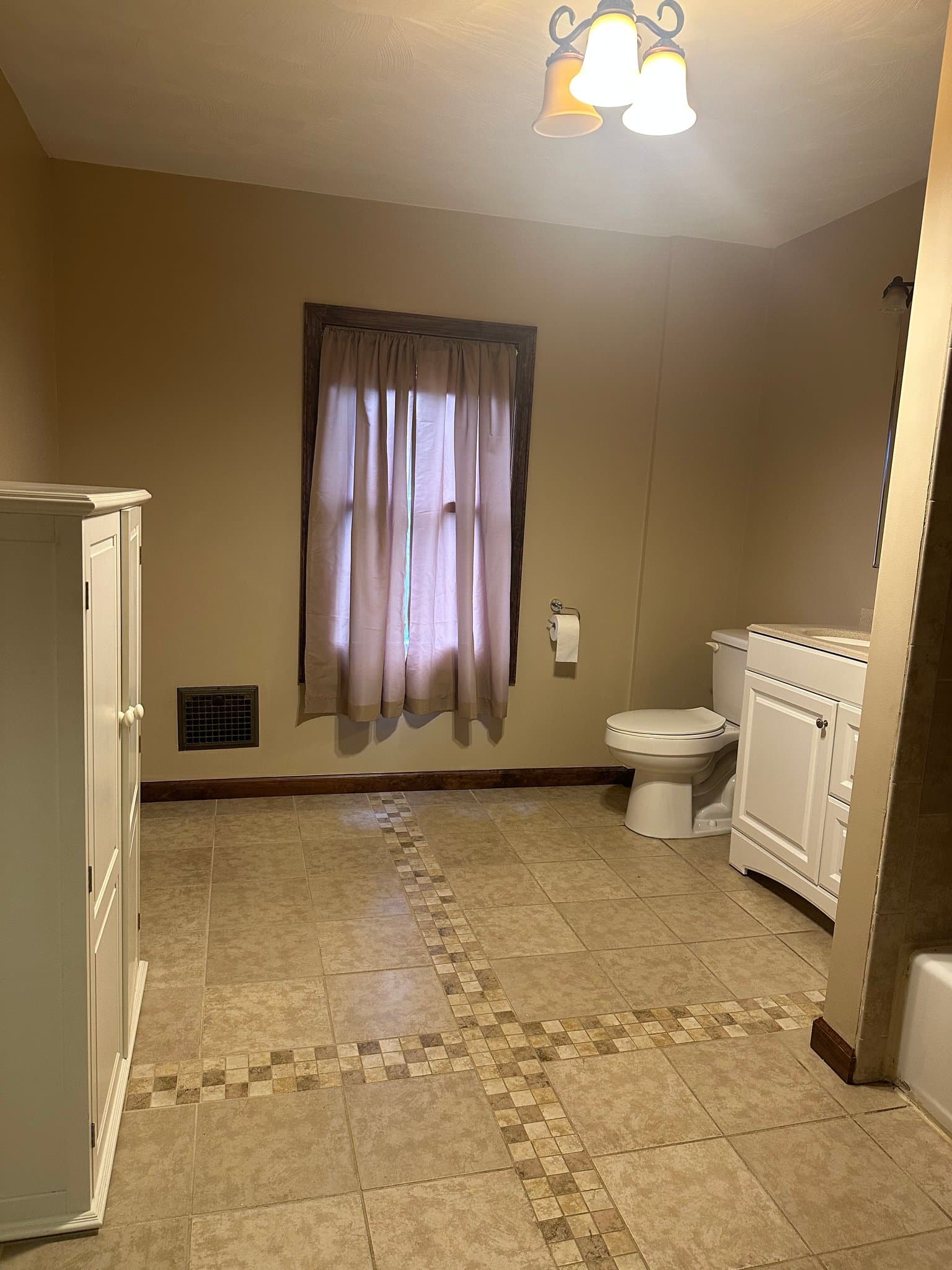 Westmoreland City House: 8778 Broadway St