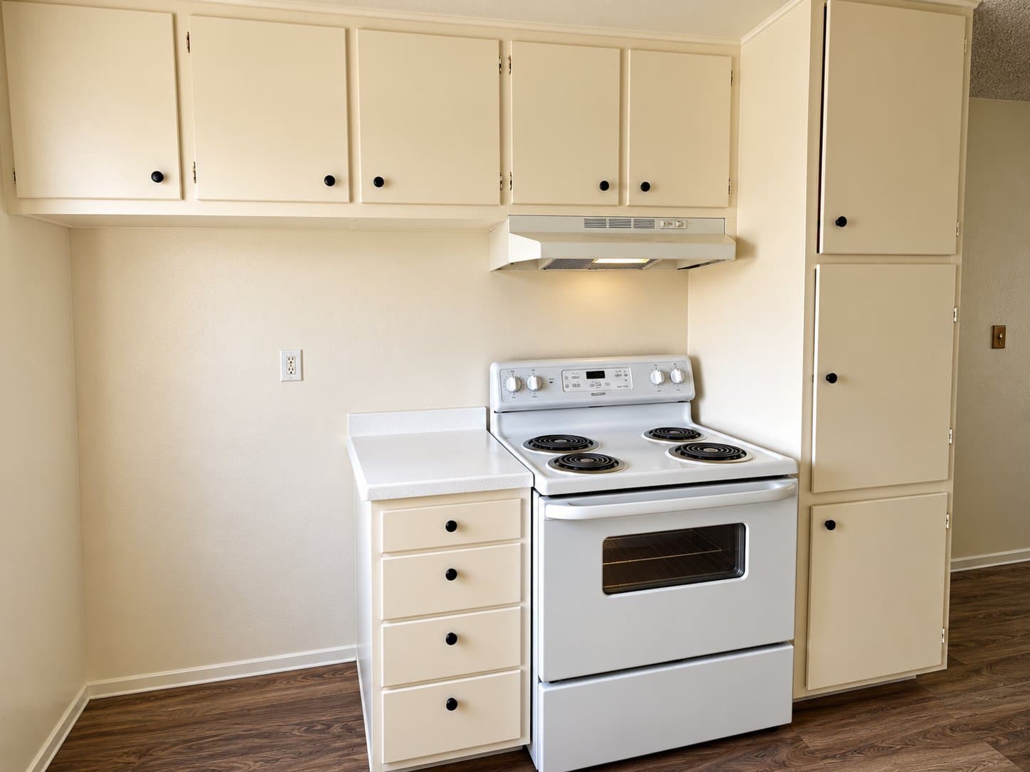 Los Angeles Apartment: 915 N Wilton Place