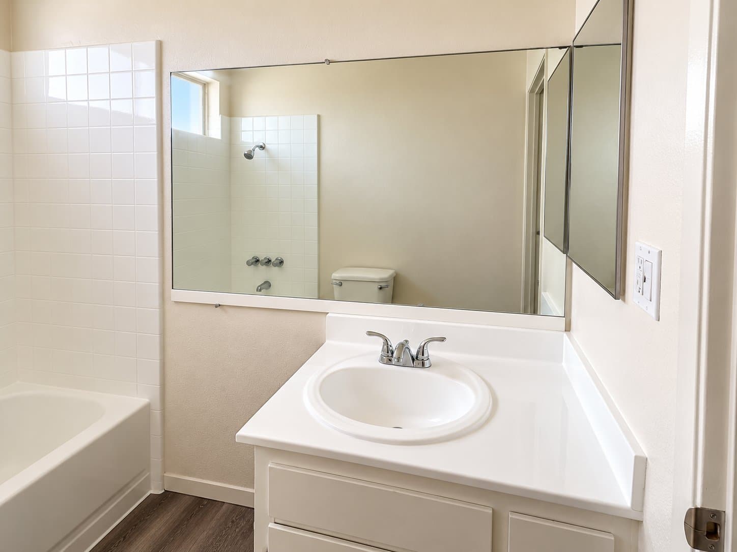 Los Angeles Apartment: 915 N Wilton Place