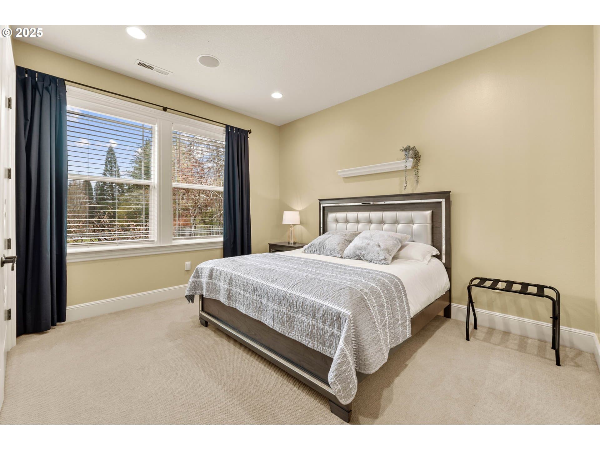 Gresham House: 1587 SW Walters Loop