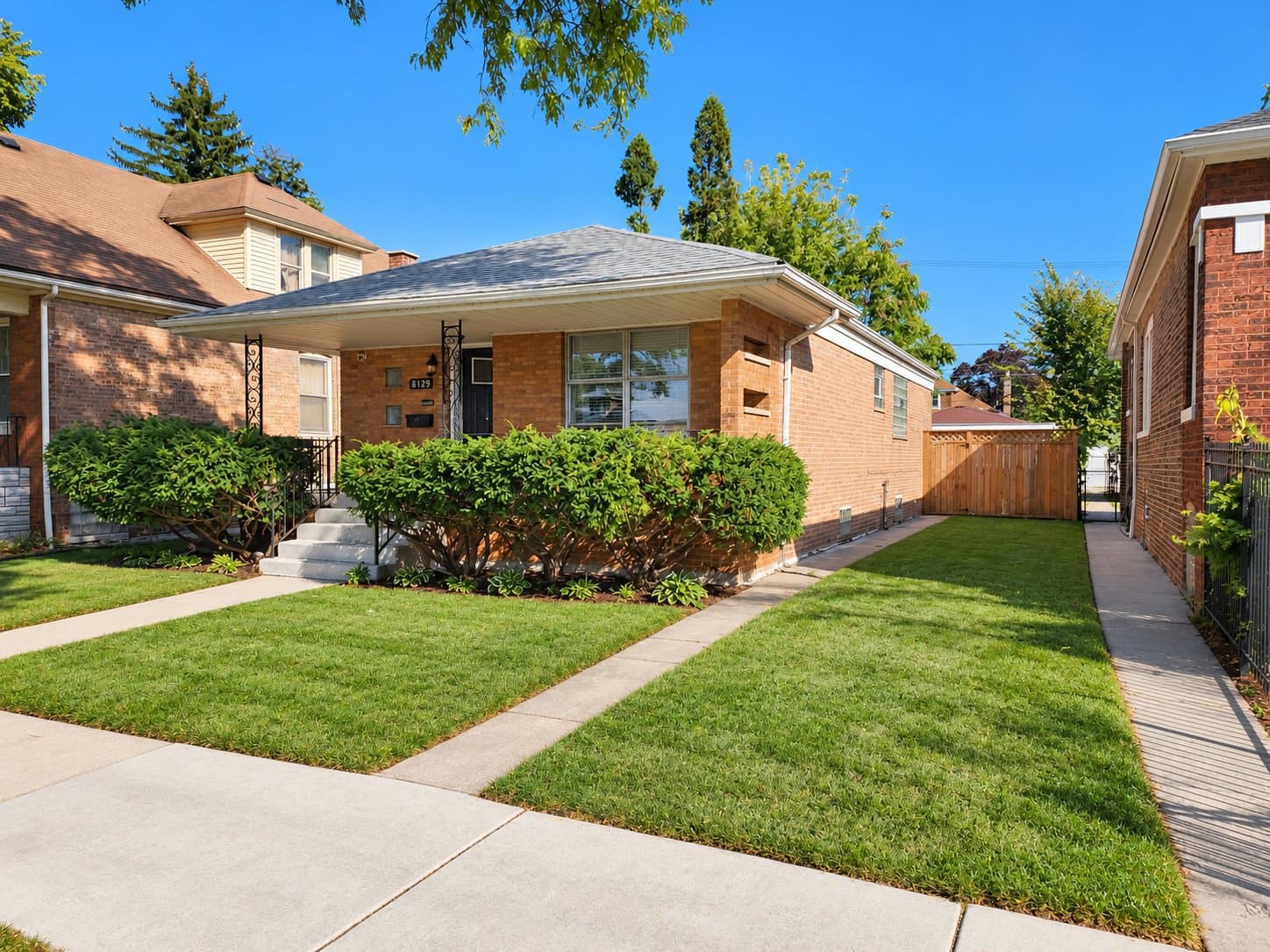 Chicago House: 8129 S Woodlawn Ave