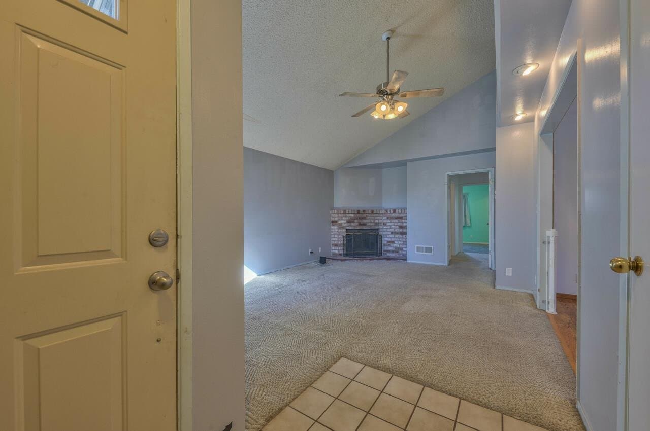 Salinas House: 214 W Alvin Dr