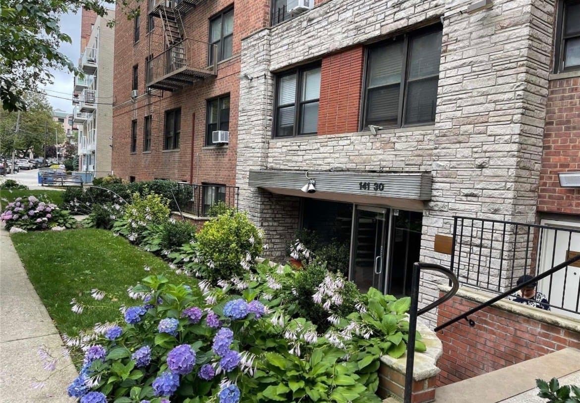 Queens Apartment: 14130 84 Road 4F Briarwood, NY 11435