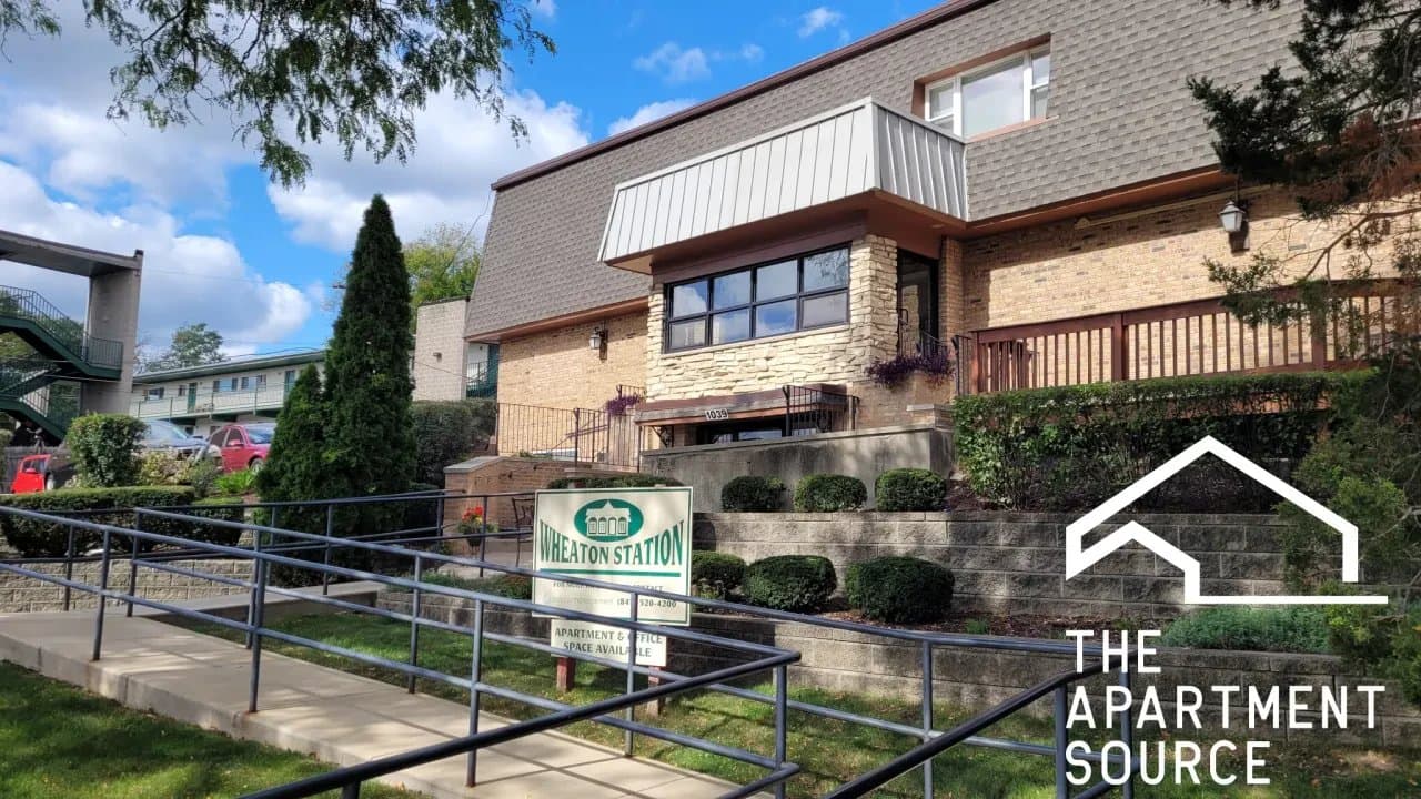 Wheaton Apartment: 1039 College Avenue #3W Wheaton, IL 60187