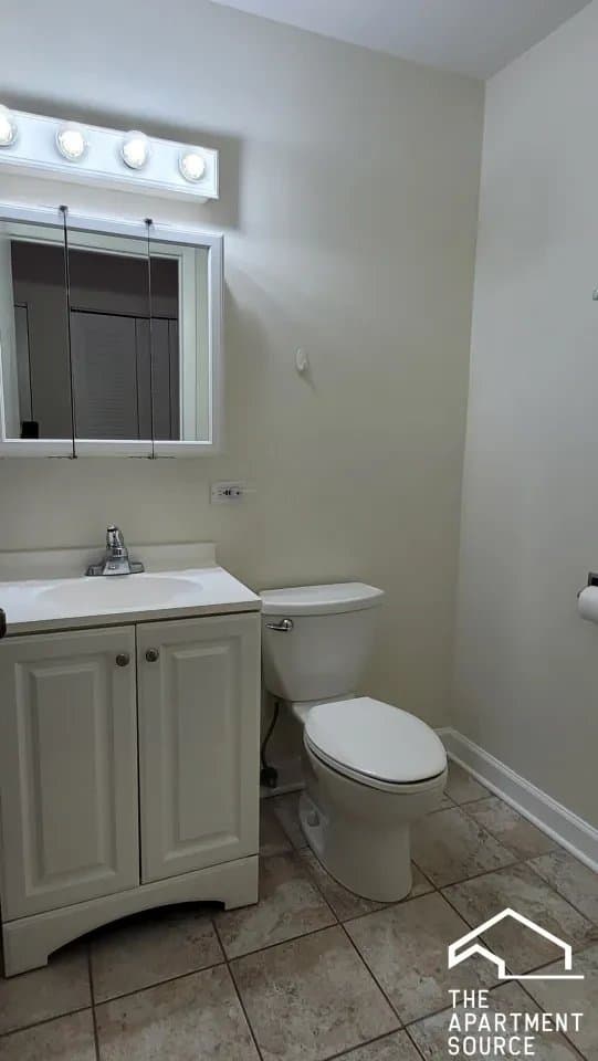Wheaton Apartment: 1039 College Avenue #3W Wheaton, IL 60187