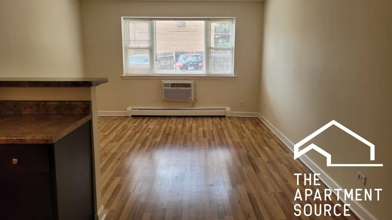 Wheaton Apartment: 1039 College Avenue #3W Wheaton, IL 60187