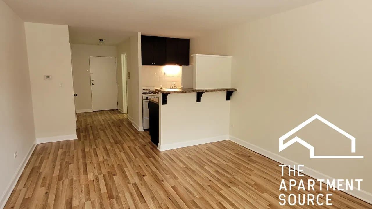 Wheaton Apartment: 1039 College Avenue #3W Wheaton, IL 60187