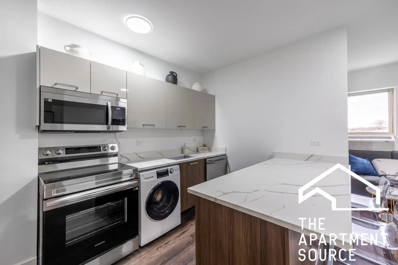 Chicago Apartment: 1555 West Hollywood Avenue #204 Chicago, IL 60660