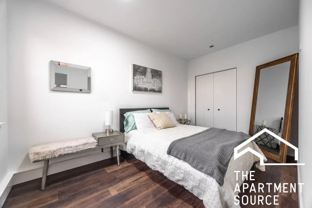 Chicago Apartment: 1555 West Hollywood Avenue #413 Chicago, IL 60660